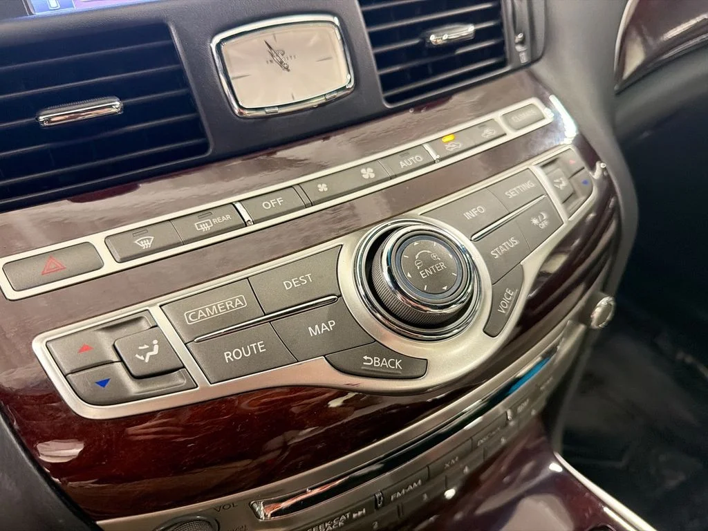 Used 2017 Black Obsidian INFINITI 5.6 image 17