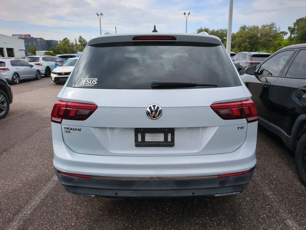 Used 2018 White Volkswagen 2.0T SEL Premium image 4