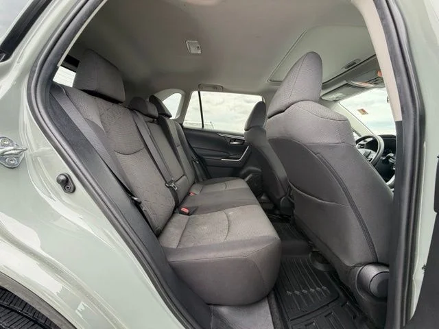 Used 2021  Toyota XLE image 15