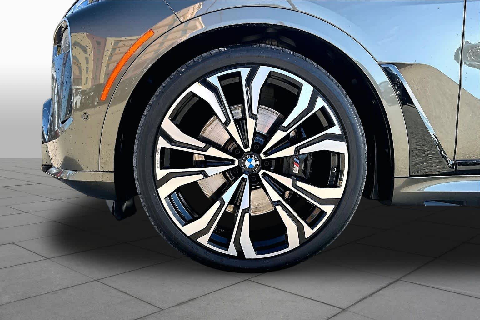 Used 2024 Manhattan Green Metallic BMW M60i image 10