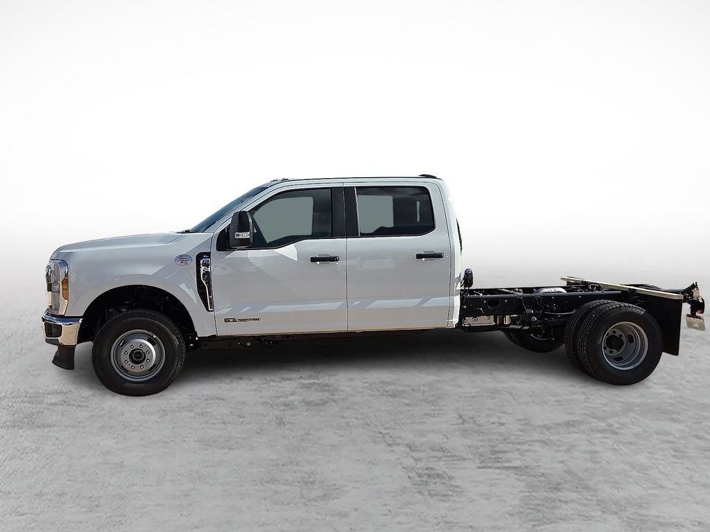 New 2026 Oxford White Ford F-350® XL image 6
