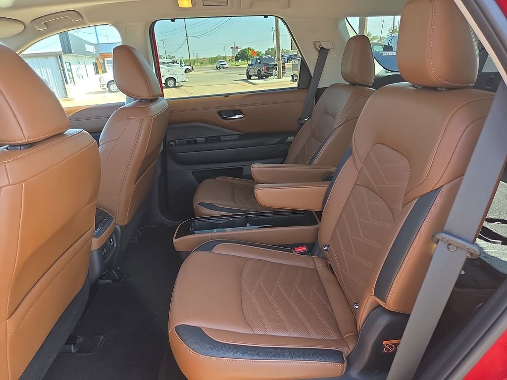 Used 2023 2 Tone Red / Black Roof Nissan Platinum image 17