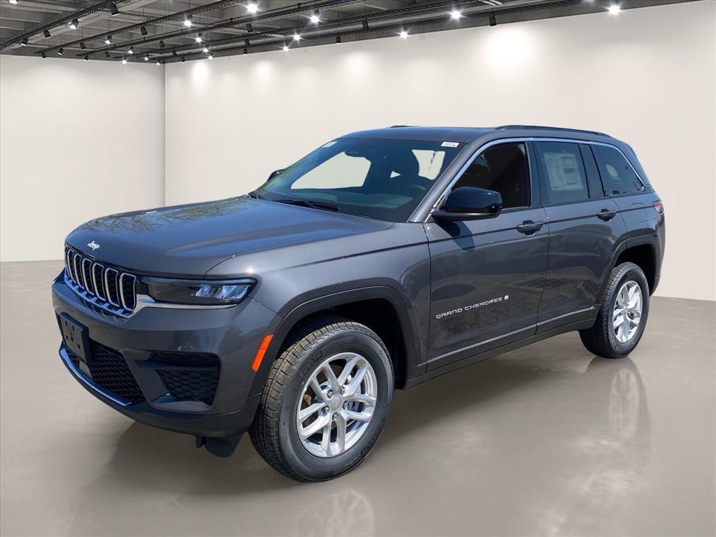 New 2026 Baltic Gray Metallic Clear-Coat Exterior Paint Jeep Laredo X image 2