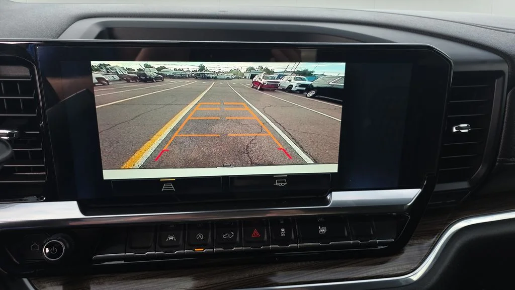 Used 2022 White Chevrolet LT image 23