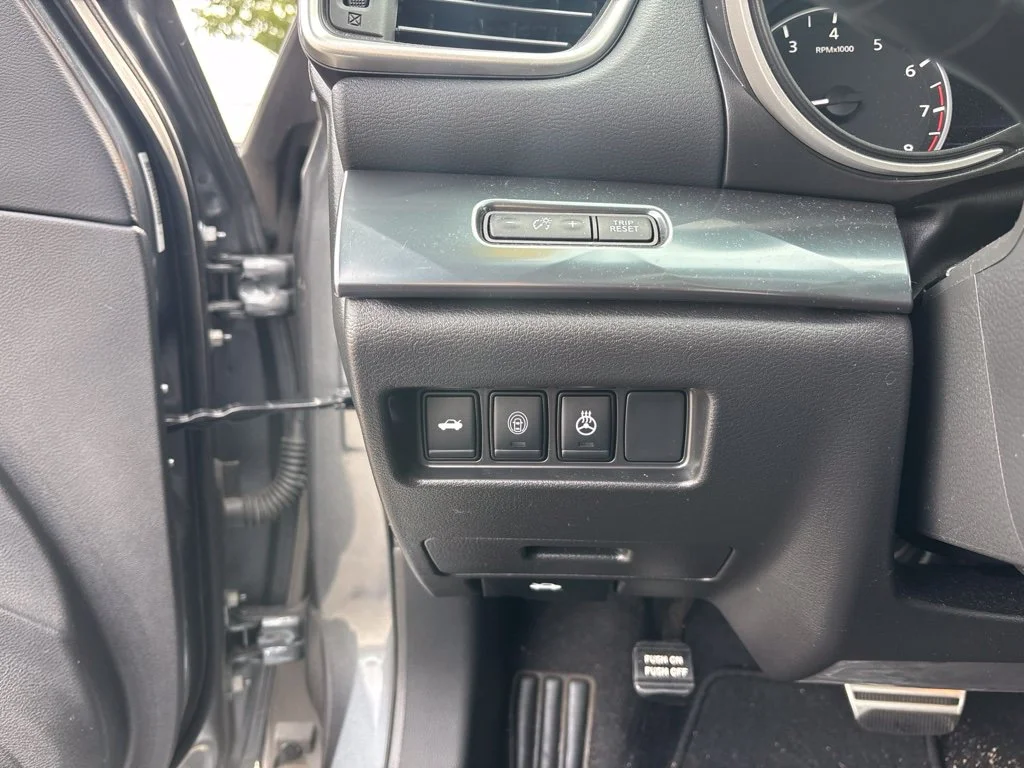 Used 2023 Gray Nissan SR image 15