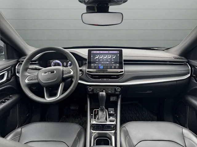 Used 2023 Silver Jeep Limited image 12