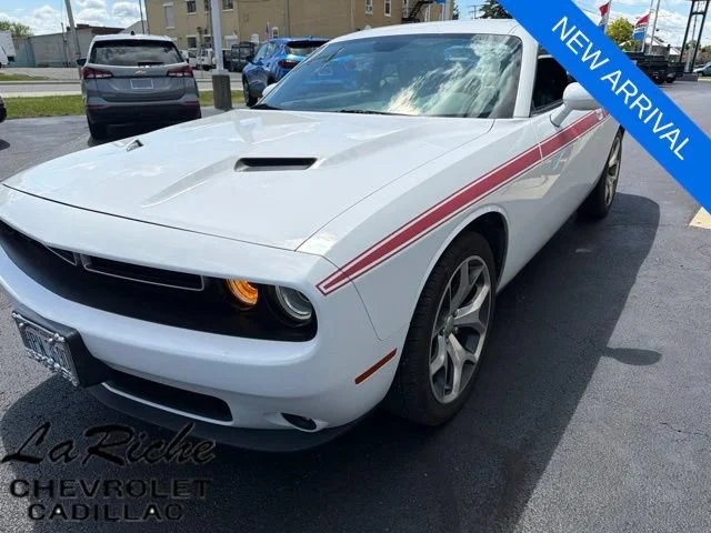 Used 2016 White Dodge SXT Plus image 1