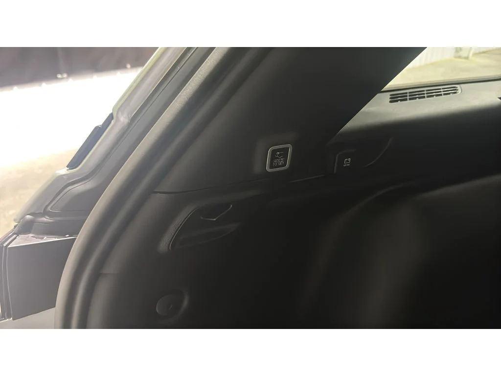New 2026 Silver Zynith Exterior Paint Jeep Laredo Altitude image 8