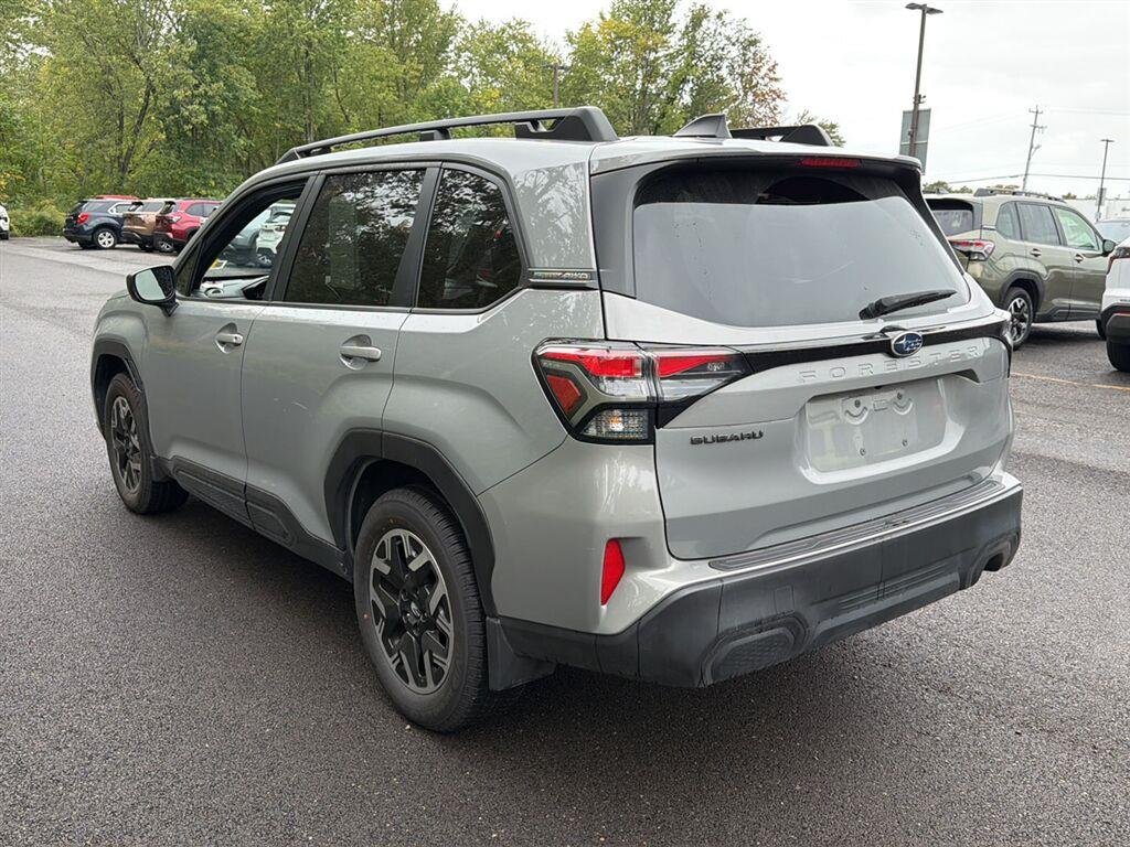 Used 2025 River Rock Pearl Subaru Premium image 10