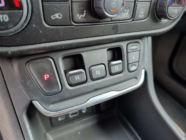 Used 2019 SATIN STEEL METALLIC GMC SLT image 27