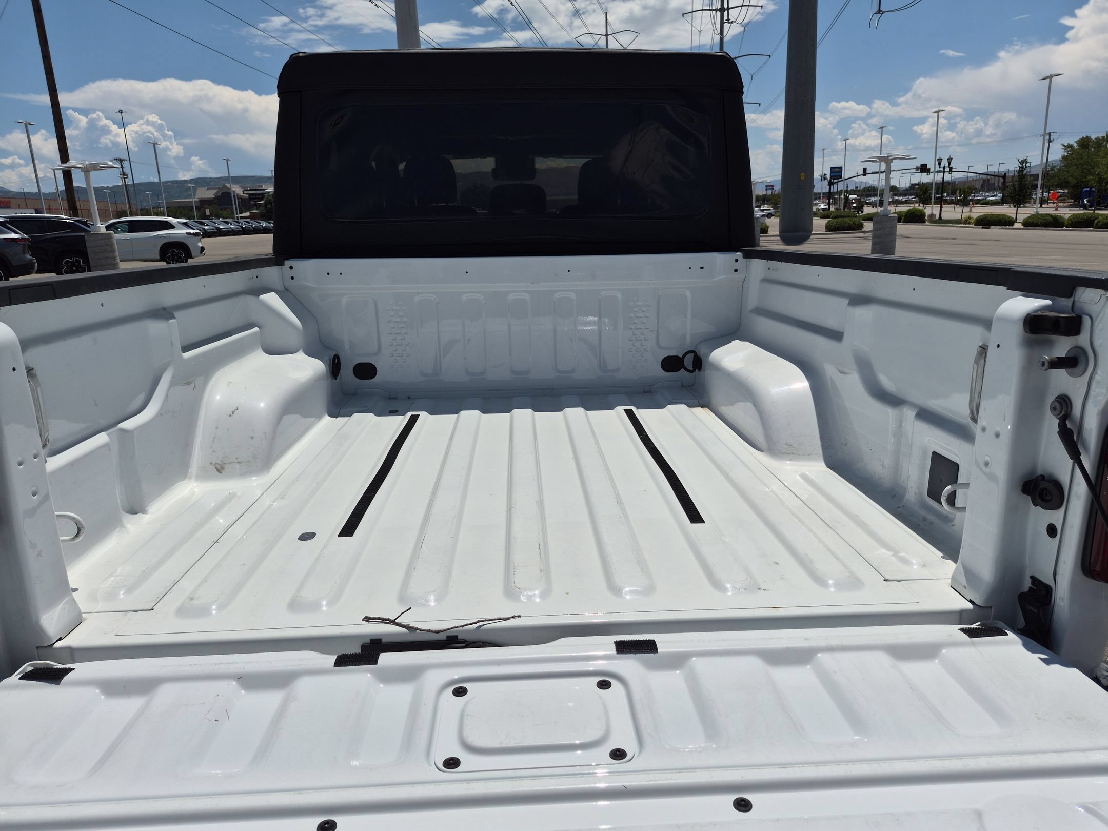 Used 2022 Bright White Clearcoat Jeep Mojave image 29