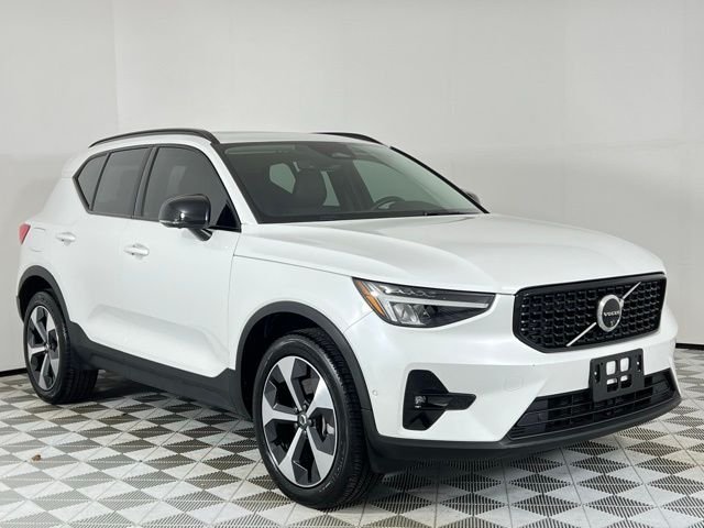 2024 Volvo XC40 Plus