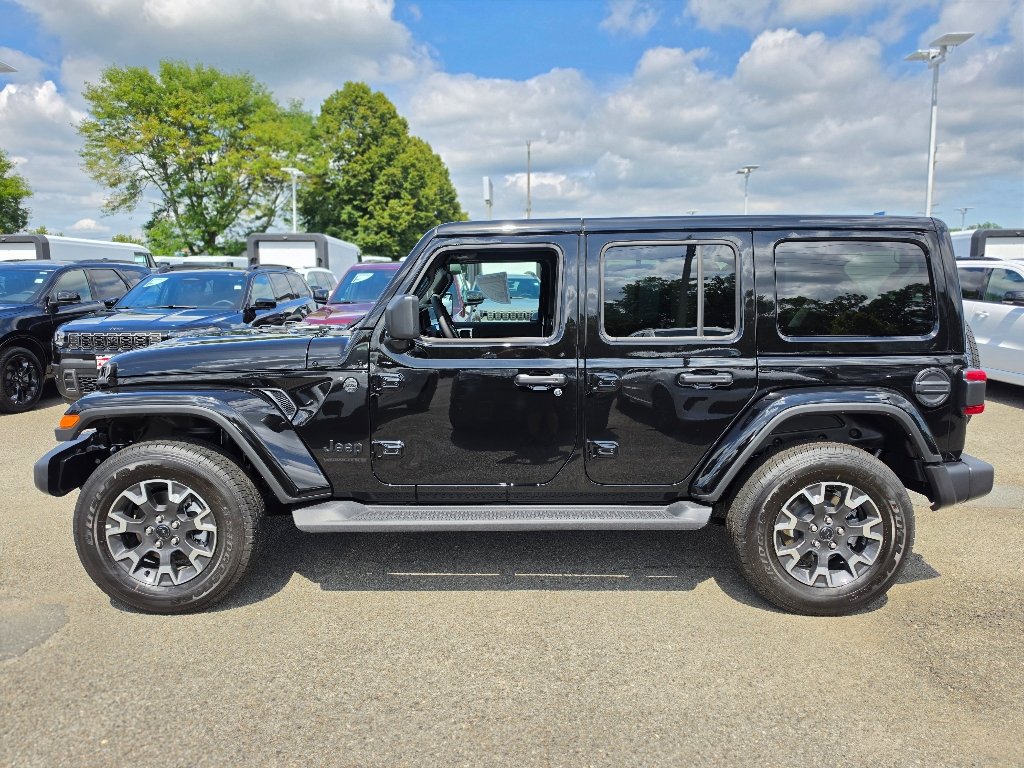 New 2026 Black Clear-Coat Exterior Paint Jeep Sahara image 9