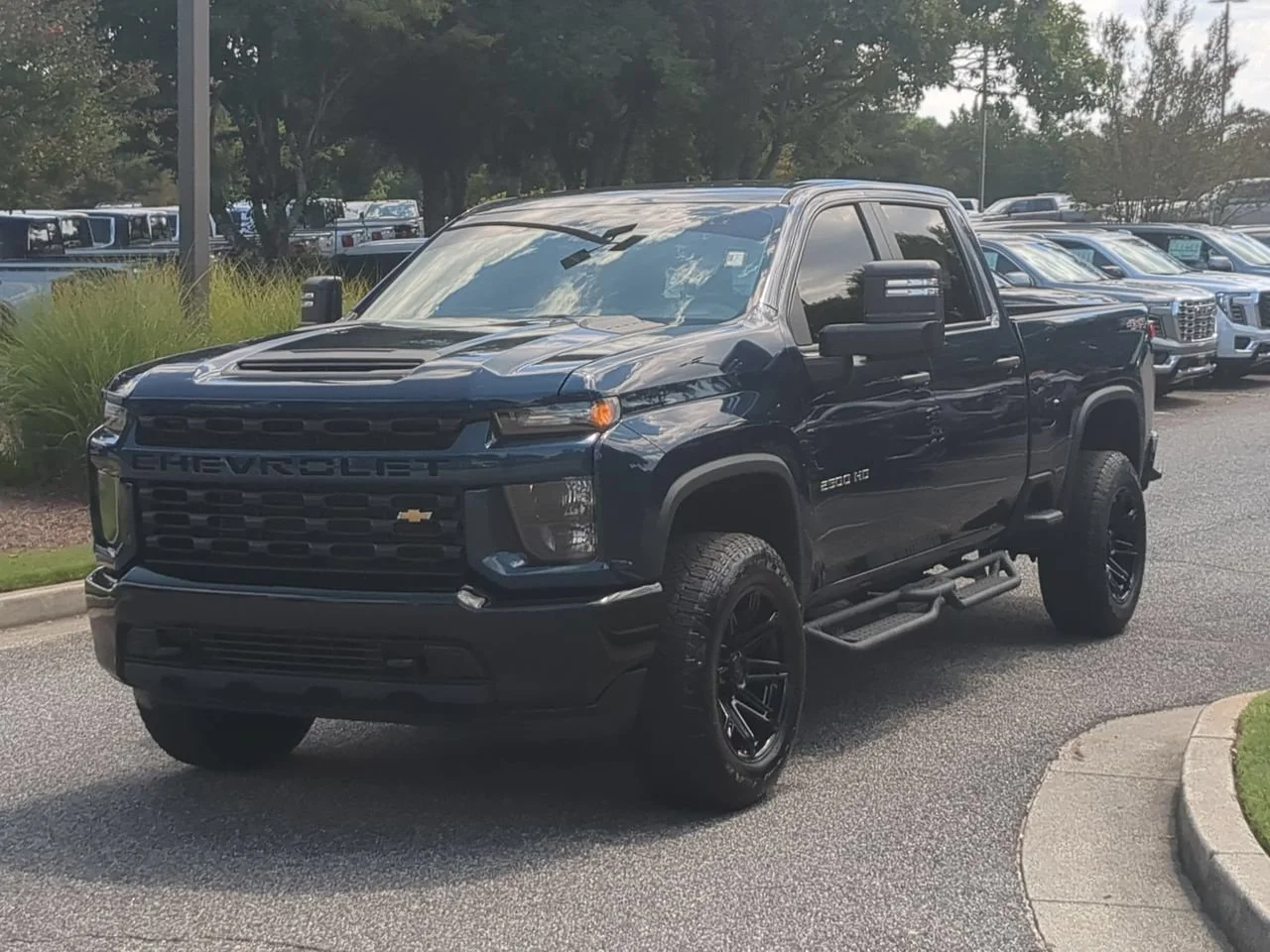 Used 2022 Northsky Blue Metallic Chevrolet Custom image 4