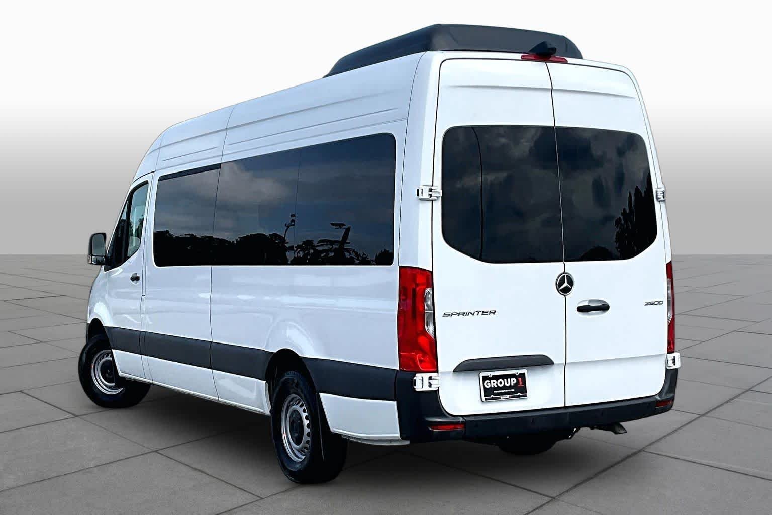 Used 2025 Arctic White Mercedes-Benz  image 12