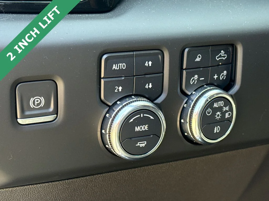 Used 2022 White GMC AT4X image 23