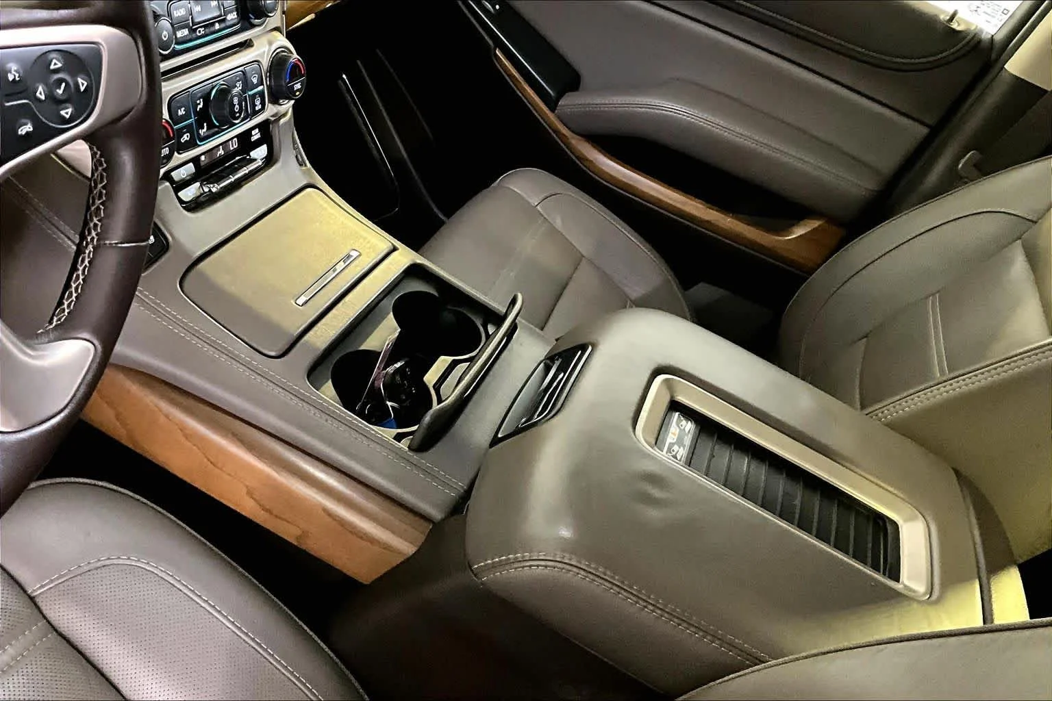 Used 2020 Dark Sapphire Blue Metallic GMC Denali image 17