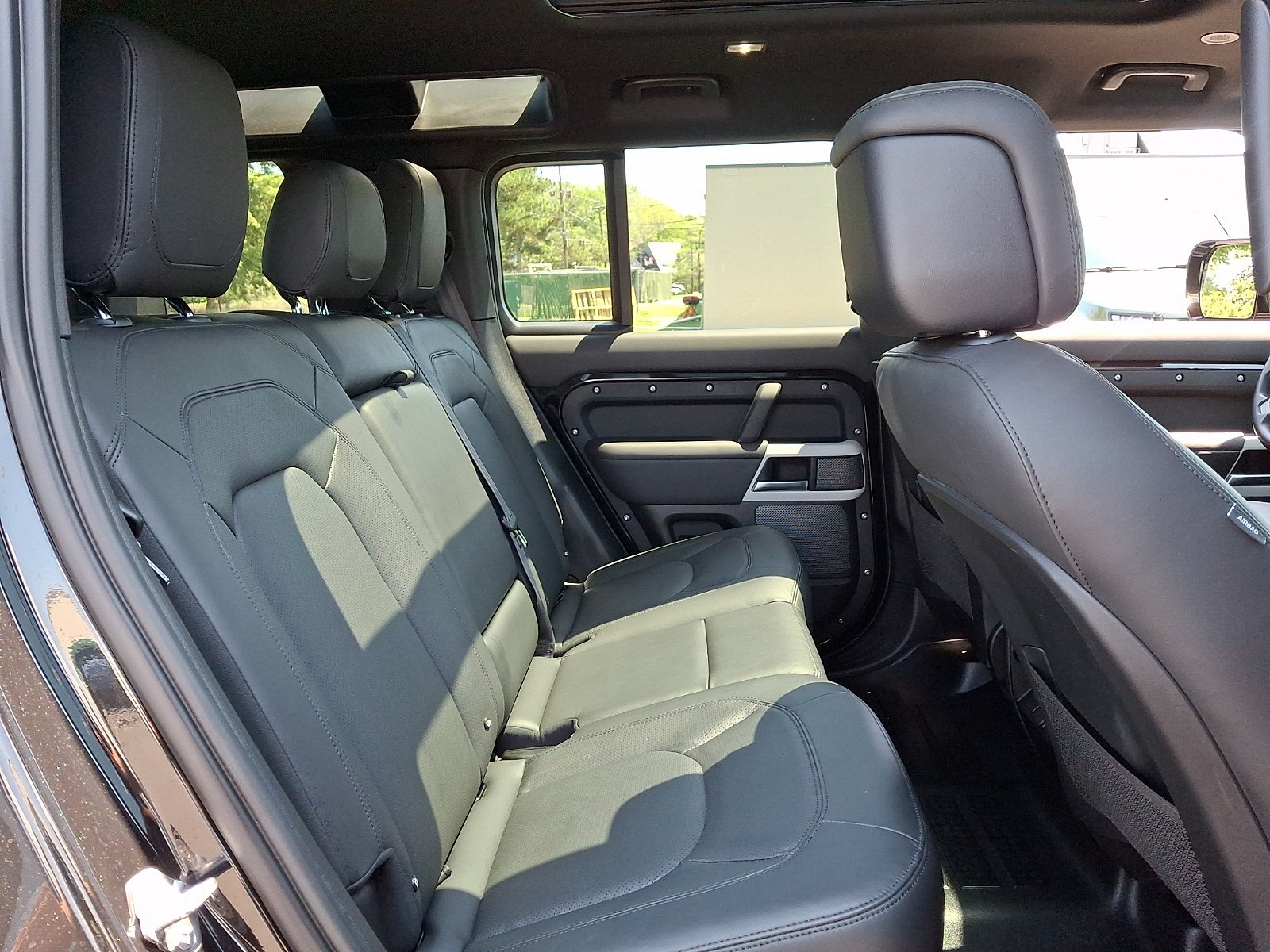 Certified Used 2024 Santorini Black Metallic   1Ag Land Rover SE image 22