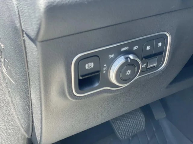 Used 2025 Black Mercedes-Benz GLB 250 image 19