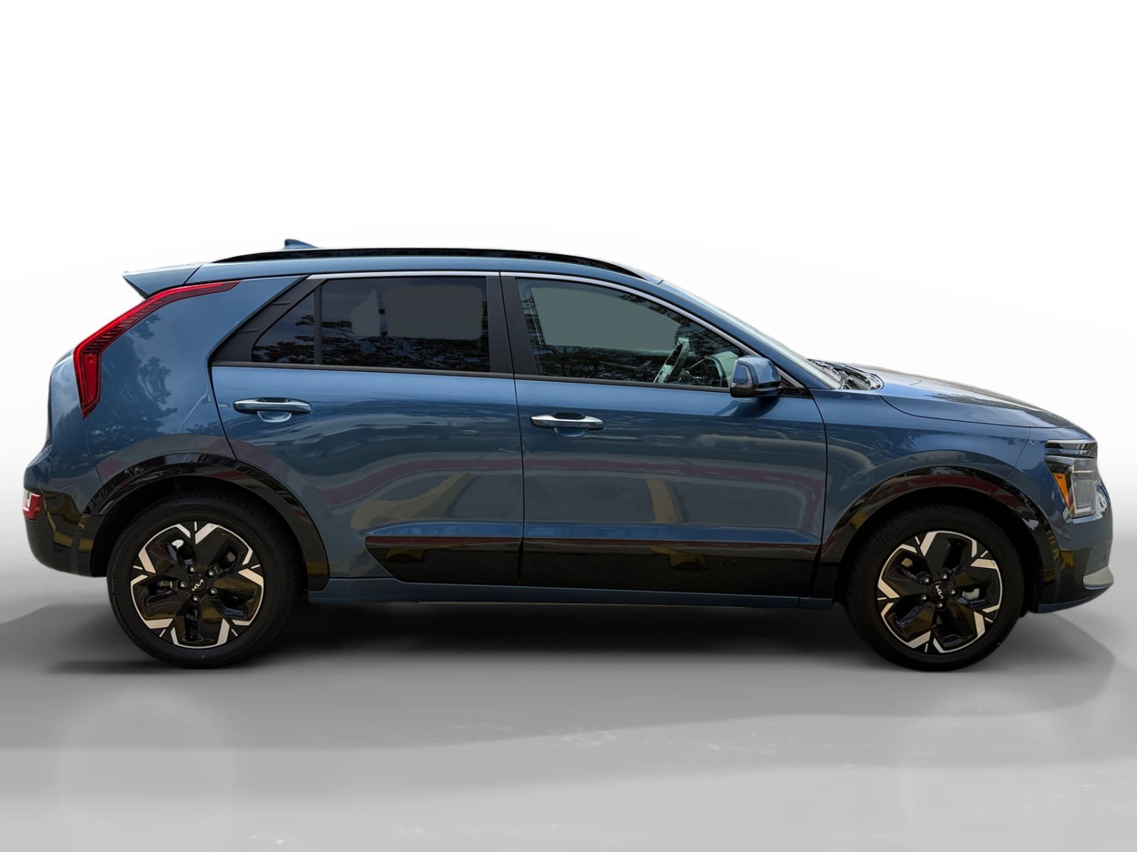 Certified Used 2023 Mineral Blue Kia Wave image 6