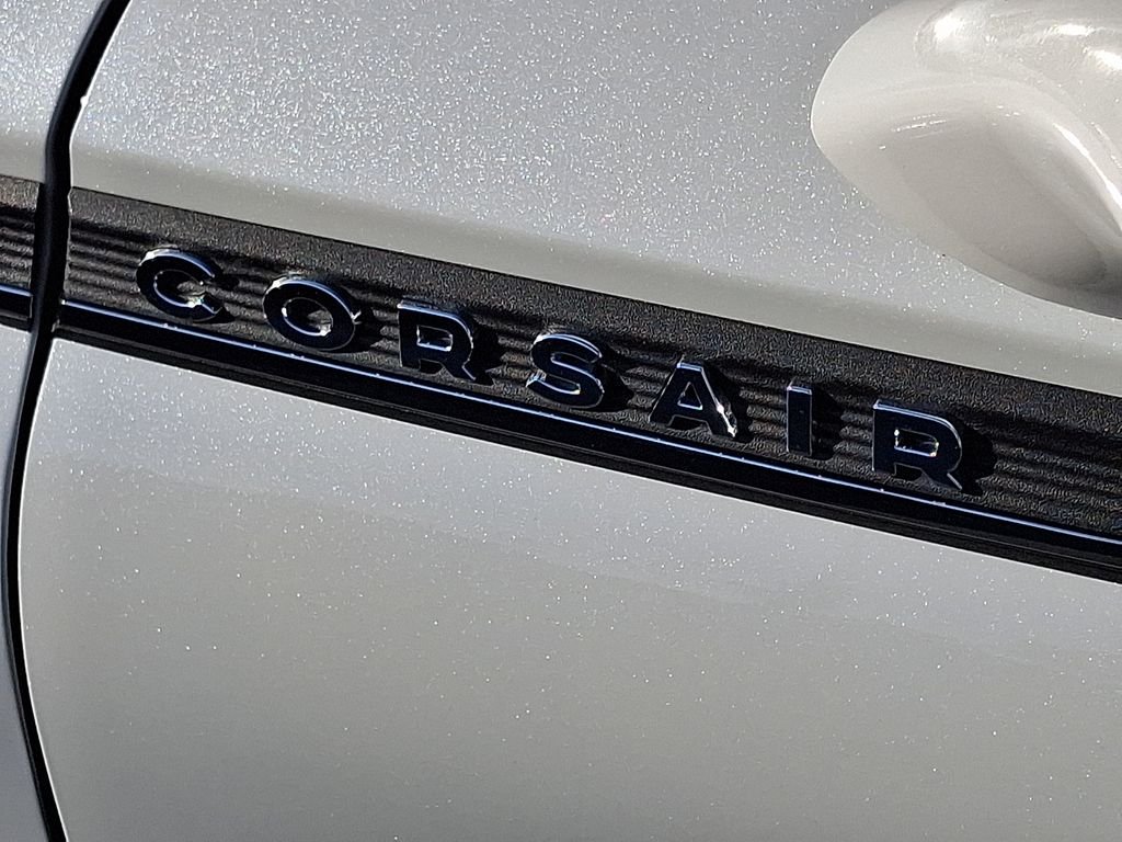 Used 2024 White Lincoln Premiere image 32