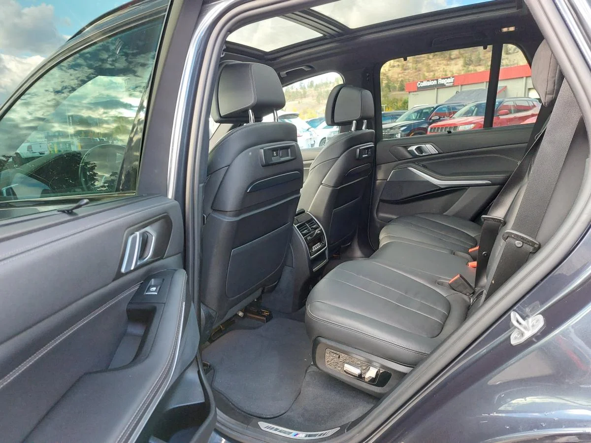 Used 2022 Blue BMW xDrive40i Sports Activity Vehicle image 12