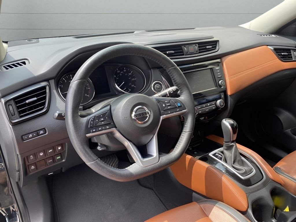 Used 2019 Magnetic Black Pearl Nissan SL image 12