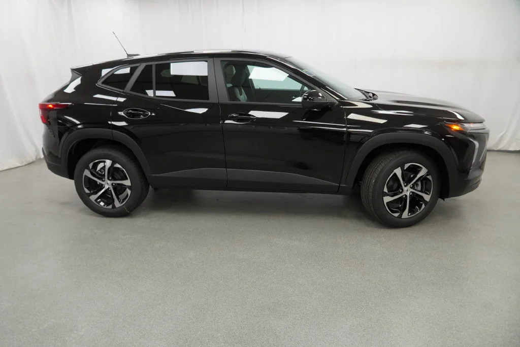 New 2026 Mosaic Black Metallic Chevrolet 1RS image 13