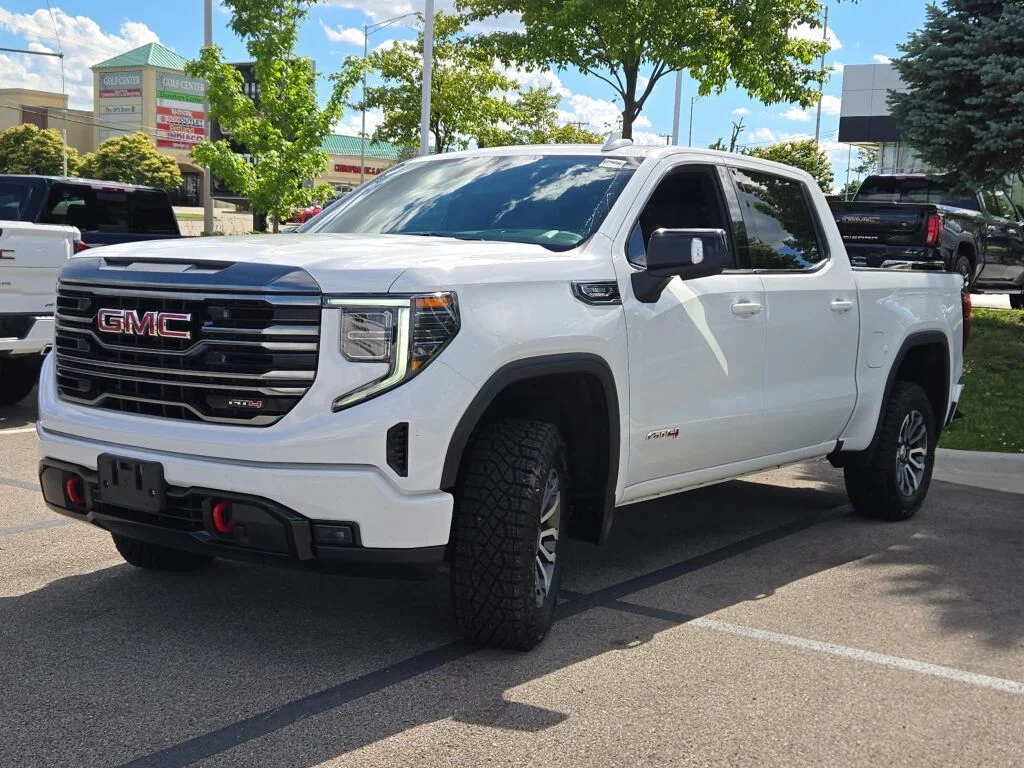 Used 2022 White GMC AT4 image 6