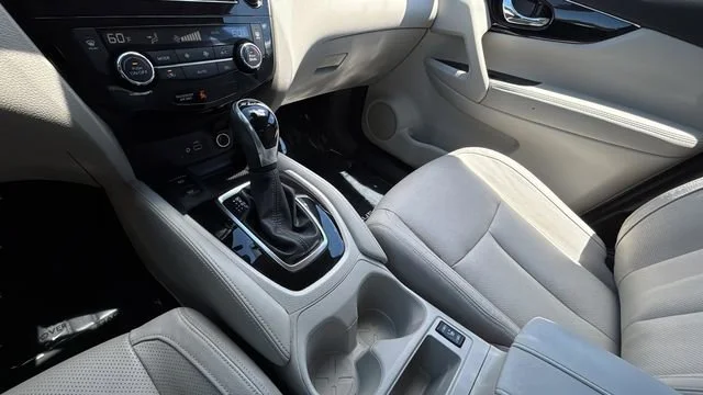 Used 2019 White Nissan SL image 14