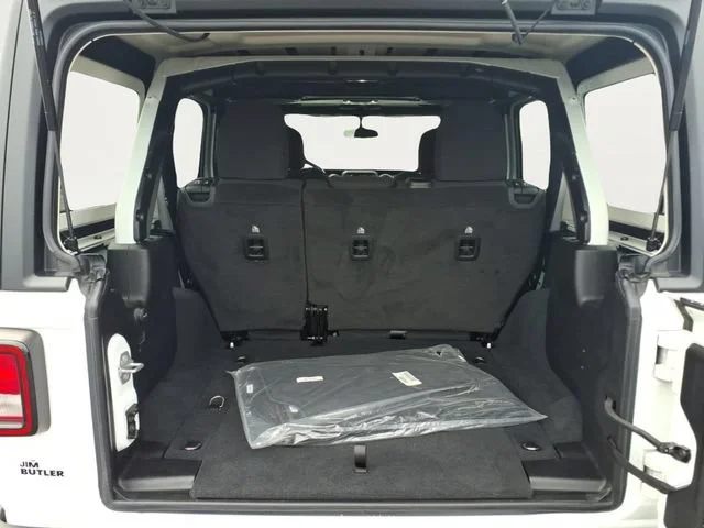 Used 2022  Jeep Unlimited Sport Altitude image 22