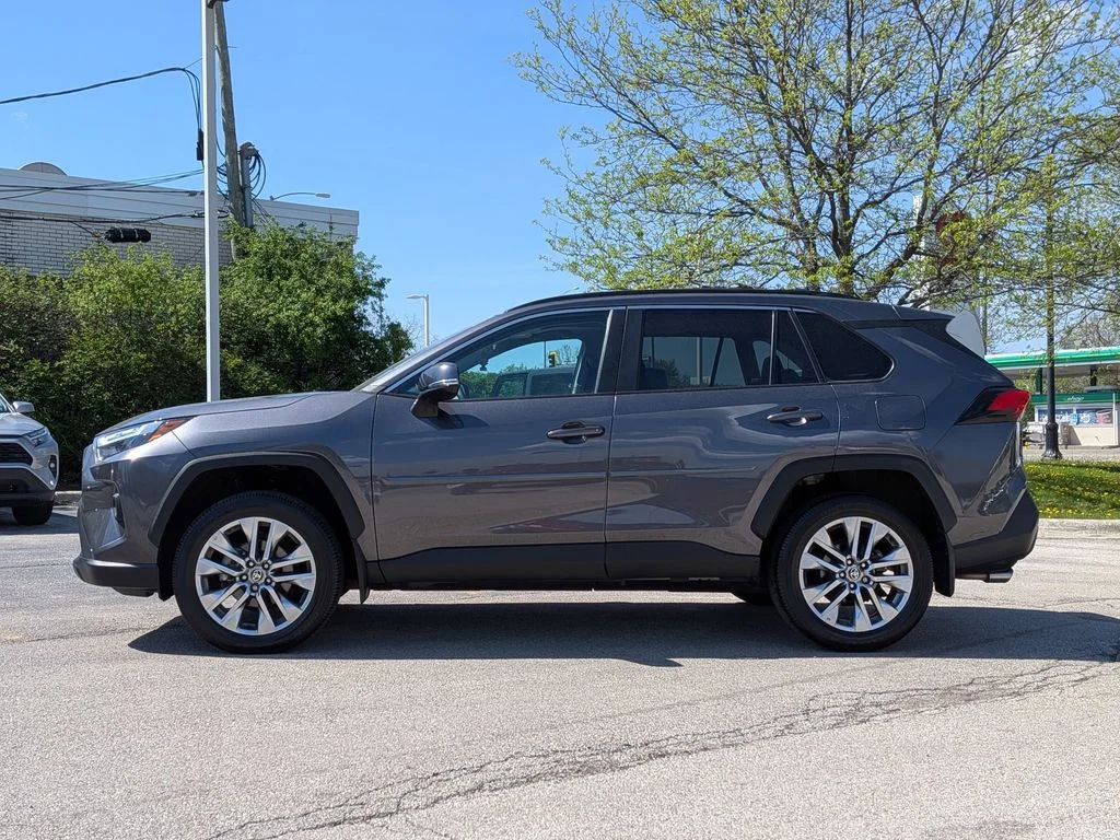 Used 2024 Gray Toyota XLE Premium image 4