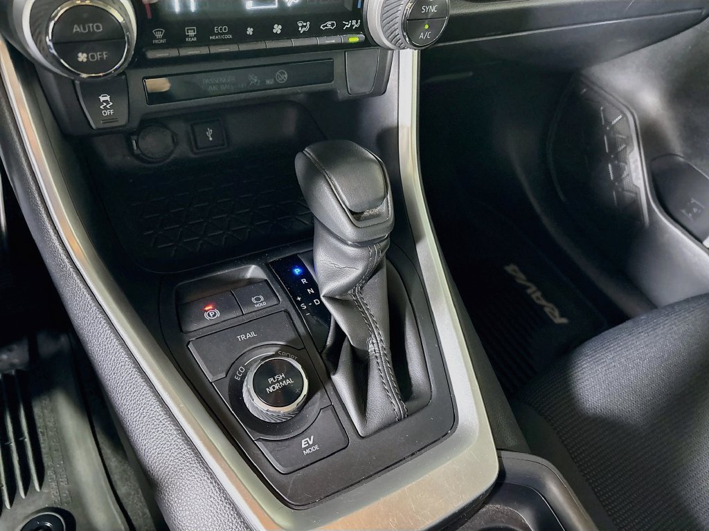 Used 2020 Gray Toyota LE image 17