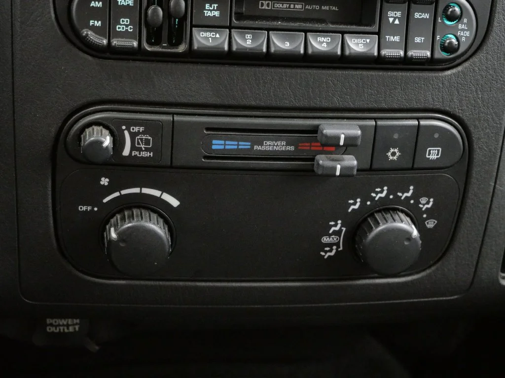 Used 2002  Dodge Sport image 25