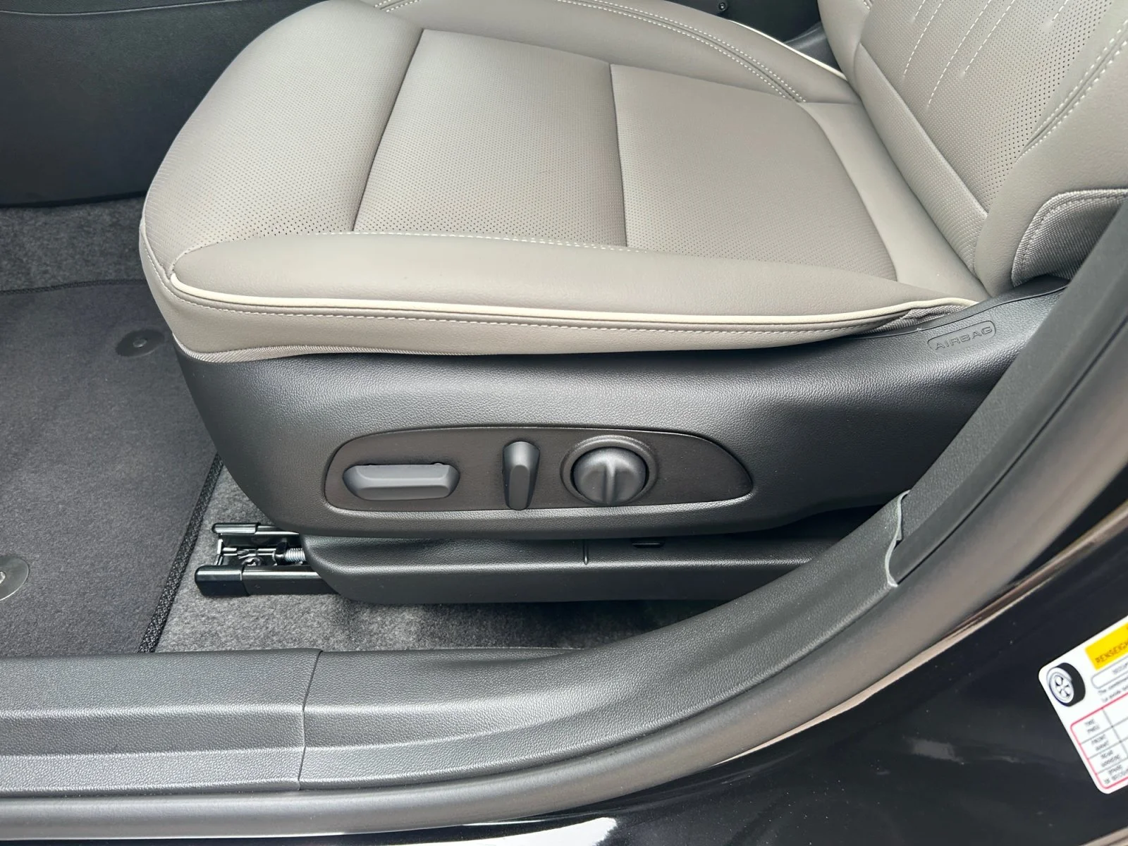 New 2026 Ebony Twilight Metallic Buick Avenir image 15