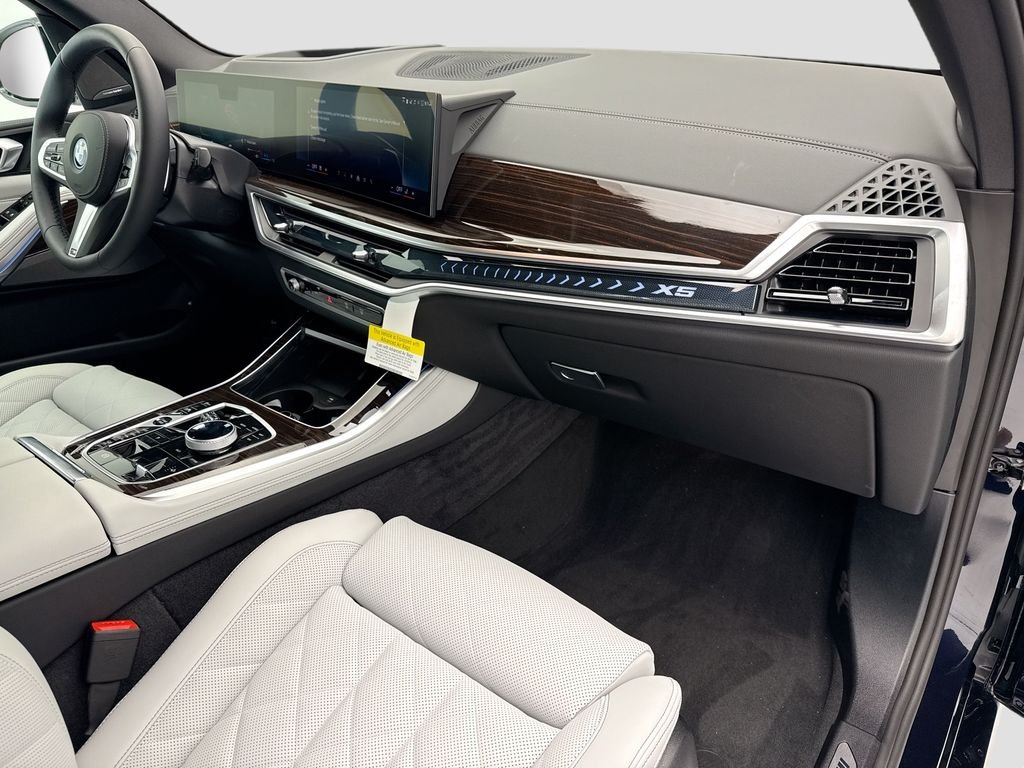 New 2026 Carbon Black Metallic BMW xDrive50e image 16