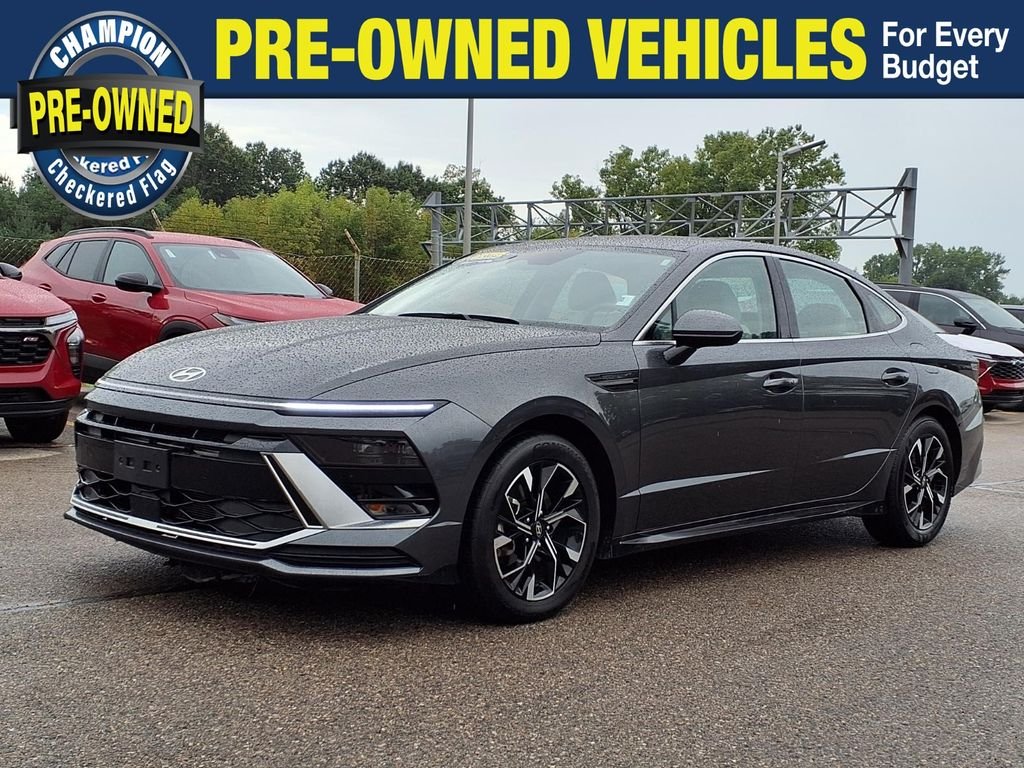 Used 2025 Gray Hyundai SEL image 1