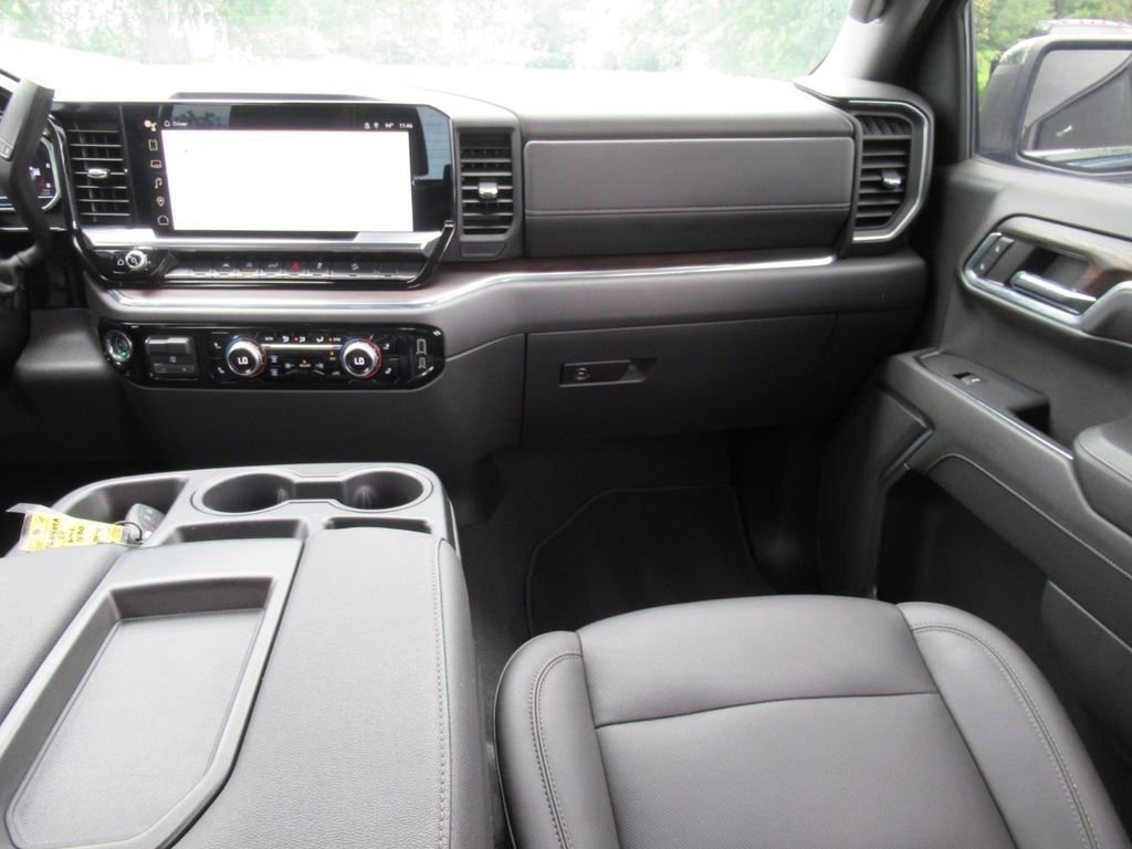 2024 GMC Sierra 1500 SLT - Photo 14