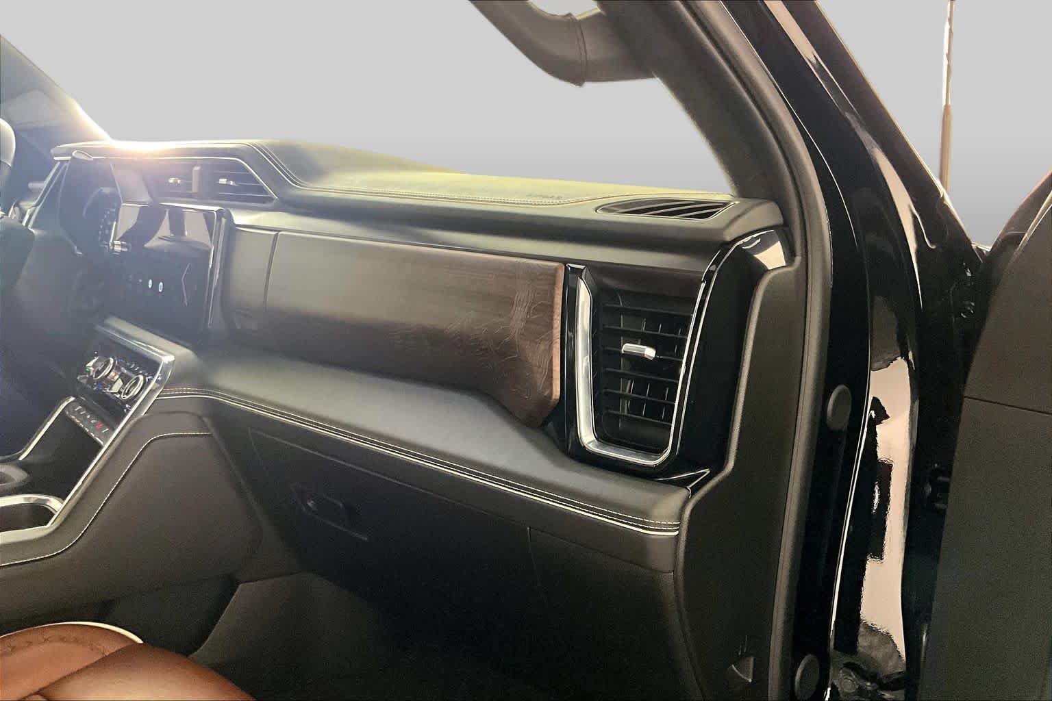 2025 GMC Sierra 2500HD Denali Ultimate - Photo 17