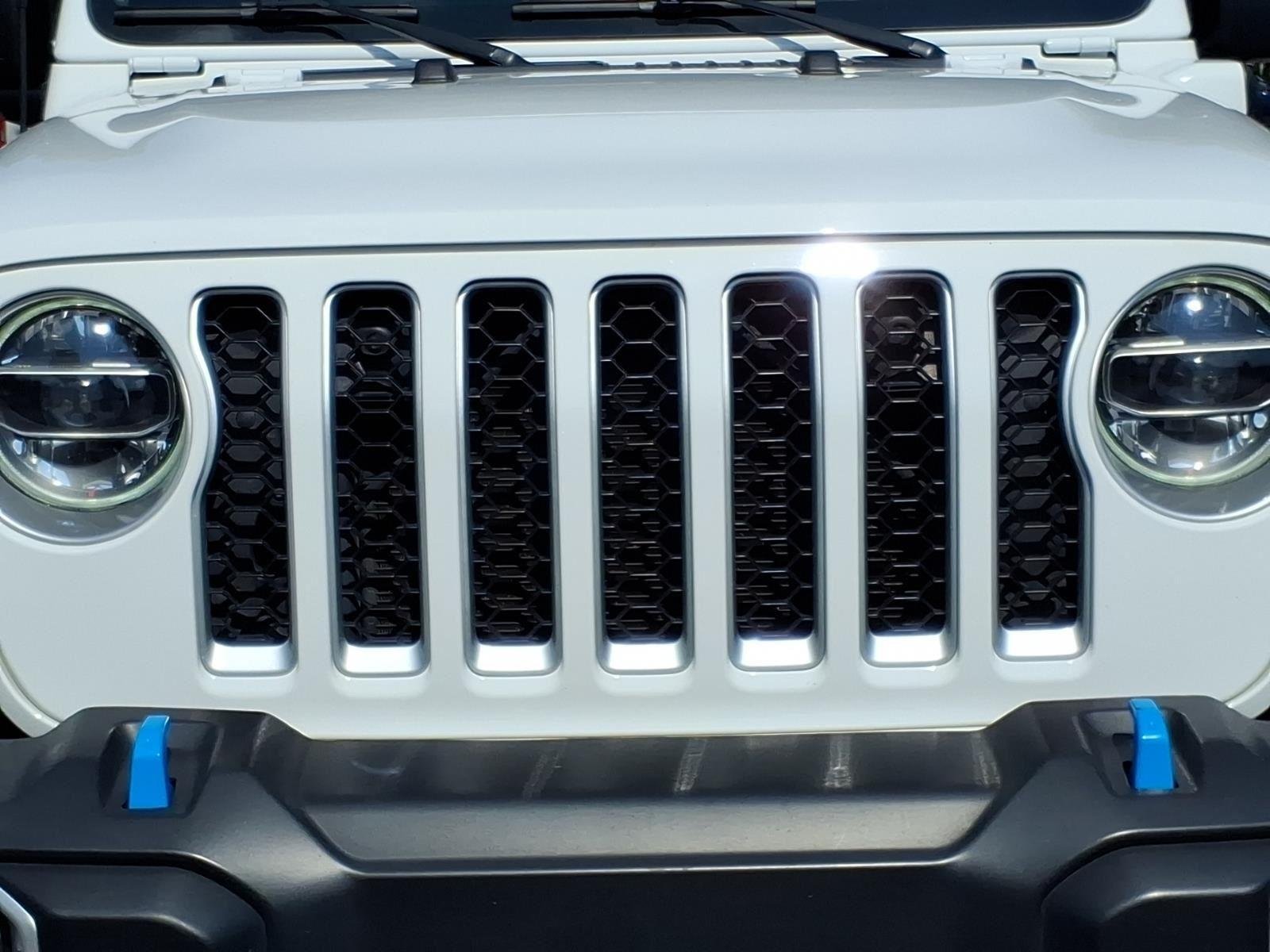 Used 2021 Bright White Clearcoat Jeep Unlimited Sahara image 16