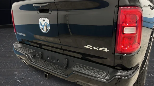 New 2026 Diamond Black Crystal Pearl-Coat Exterior Paint RAM Big Horn/Lone Star image 36