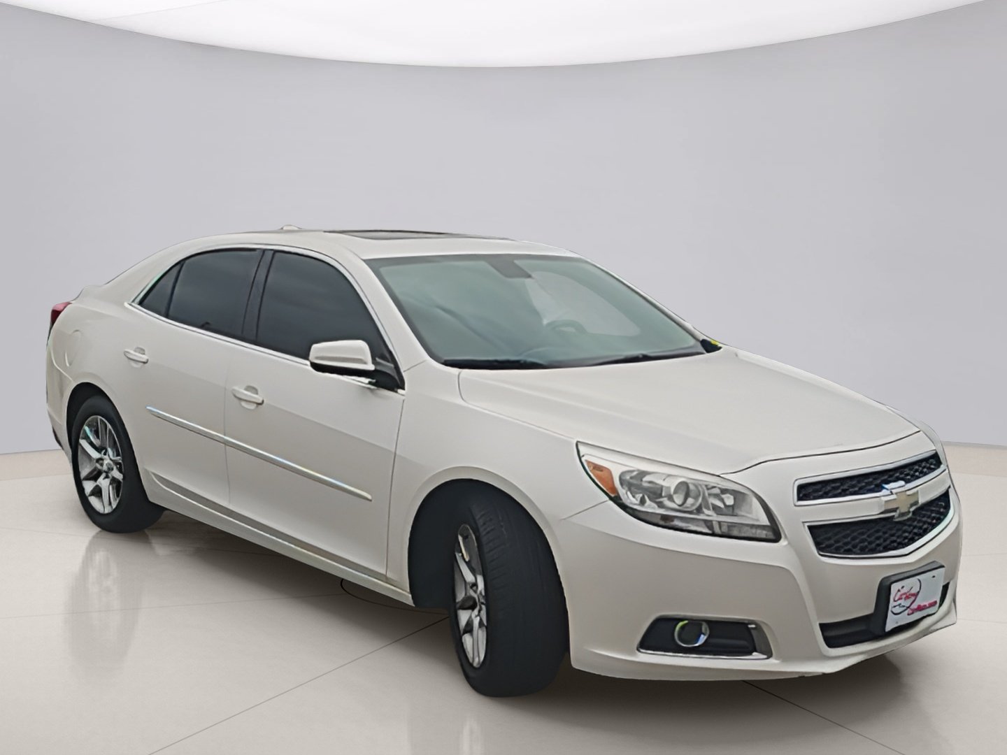 Used 2013 White Chevrolet ECO 2SA image 7