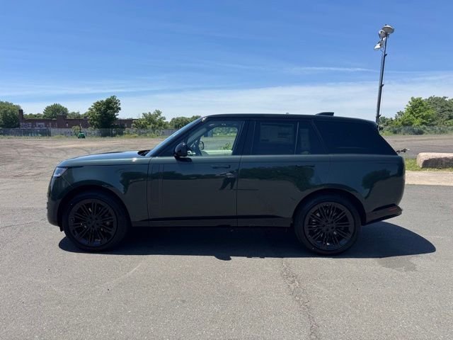 New 2026 Belgravia Green LAND ROVER SE image 2