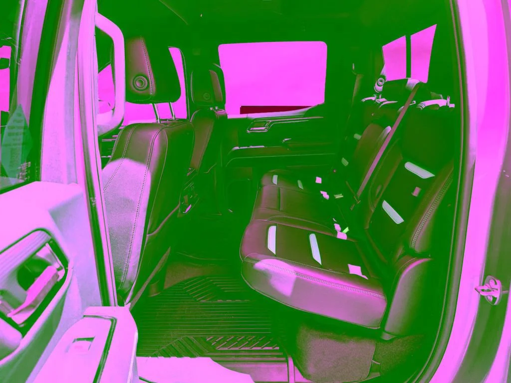 Used 2025 Sterling Metallic GMC AT4 image 31