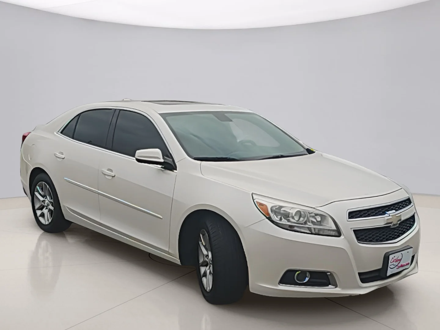 Used 2013 White Chevrolet ECO 2SA image 7