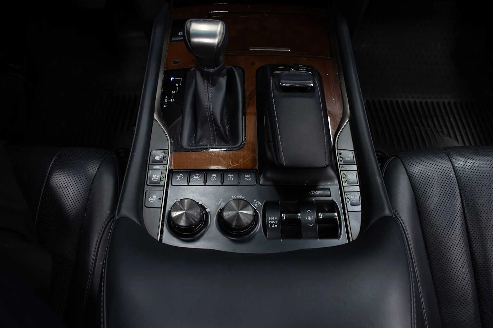 Used 2019 Eminent White Pearl Lexus  image 19