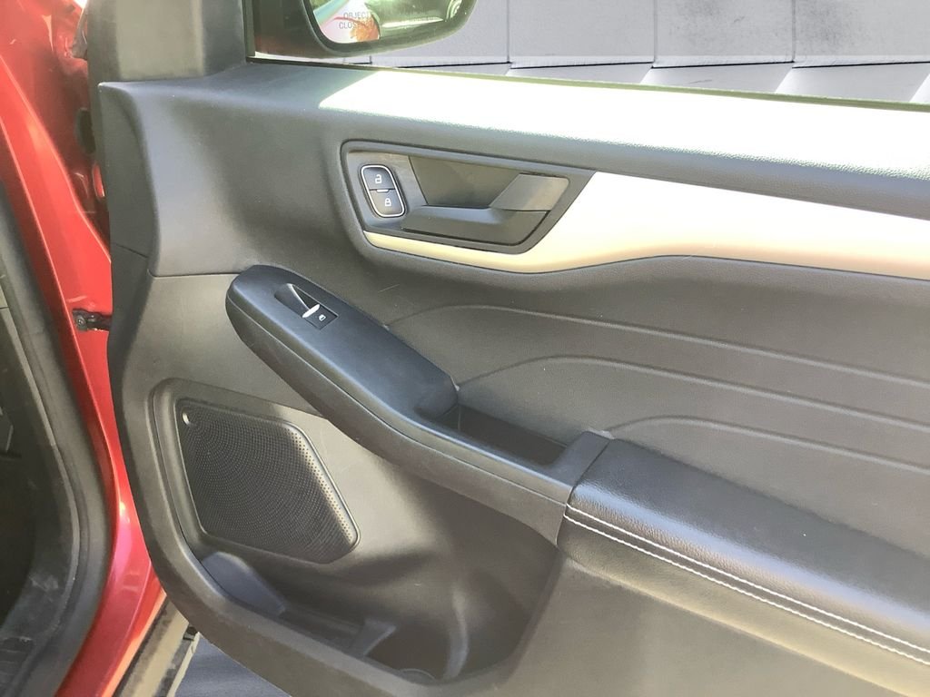 Used 2022 Red Ford SE image 15