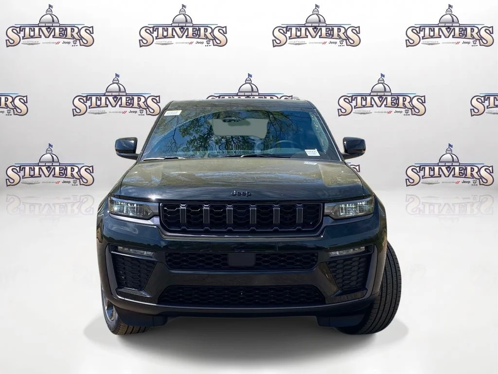 New 2026 Diamond Black Crystal Pearl-Coat Exterior Paint Jeep Limited image 2