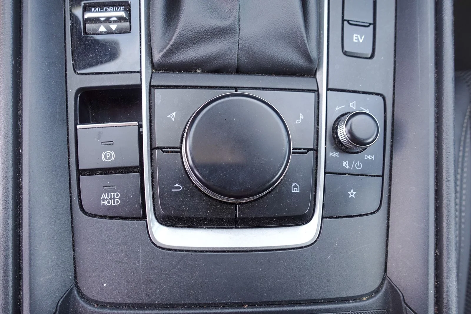 Certified Used 2025 Wind Chill Pearl Mazda Preferred image 24