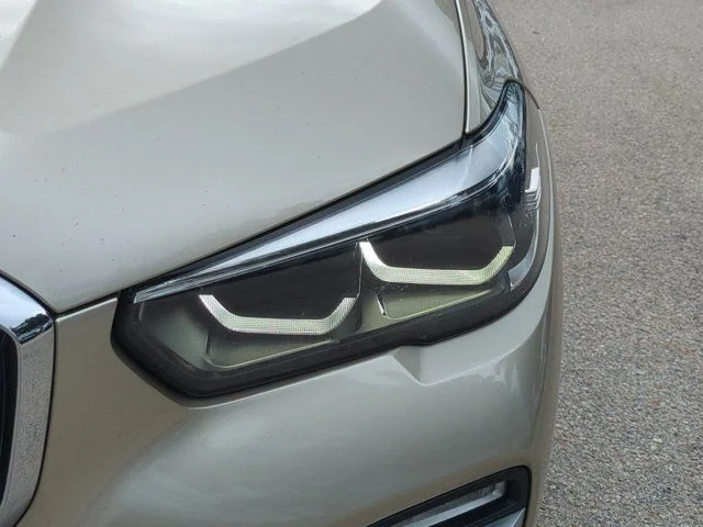 Used 2019 Beige BMW xDrive40i image 10